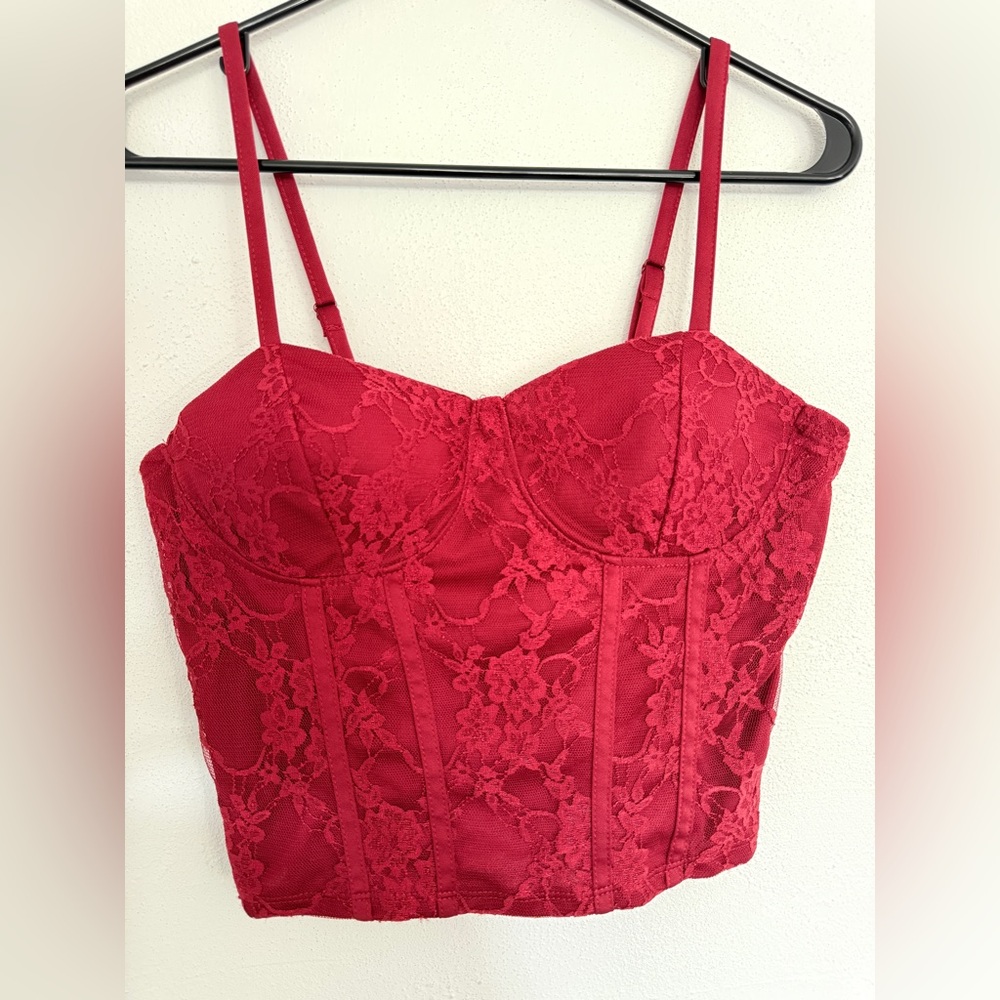 Large crop top with lace design and adjustable straps